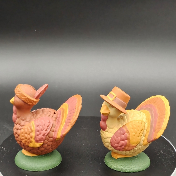 Vintage Avon Pilgrim Turkey Twosome Salt & Pepper Shakers Thanksgiving Fall - Picture 3 of 7
